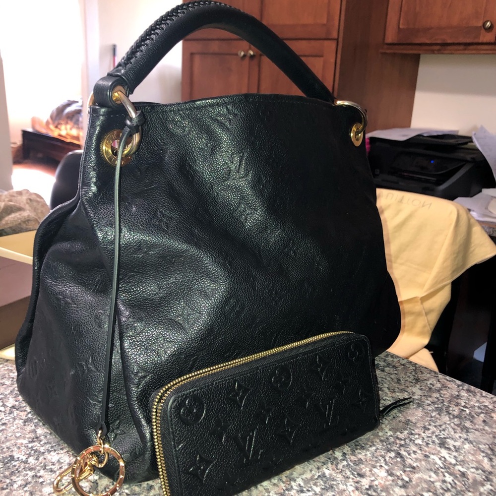 Louis Vuitton Artsy MM Noir